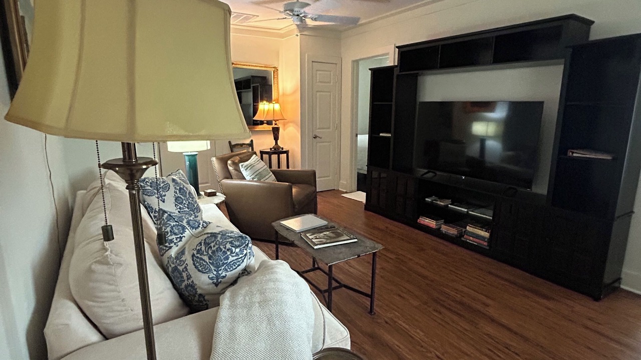 Photo of Livingroom in Historic District