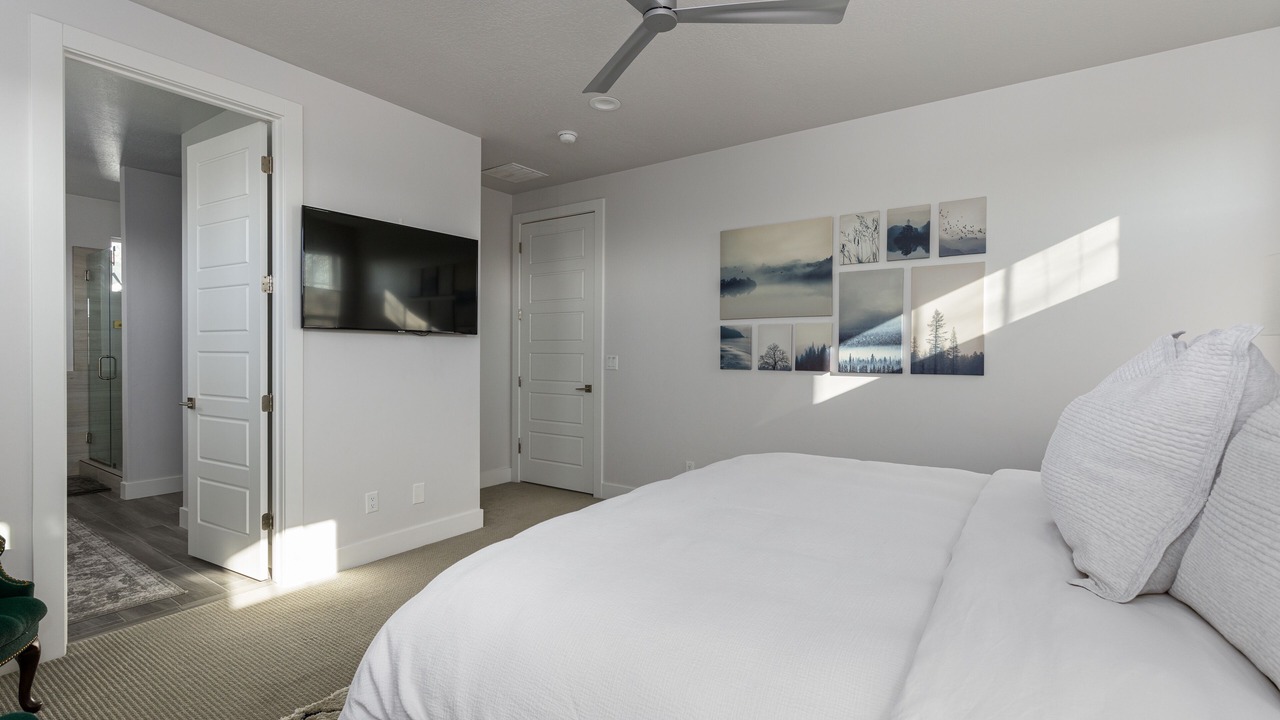 Photo of Bedroom in White City