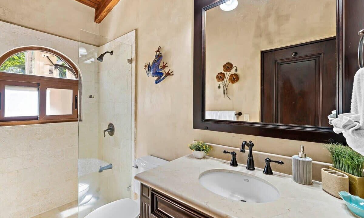 Photo of Bathroom in Playa Flamingo