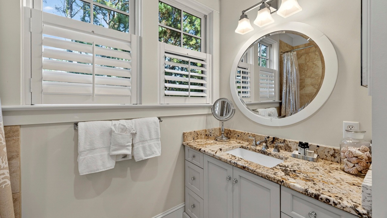 Photo of Bathroom in Vanderhorst Plantation