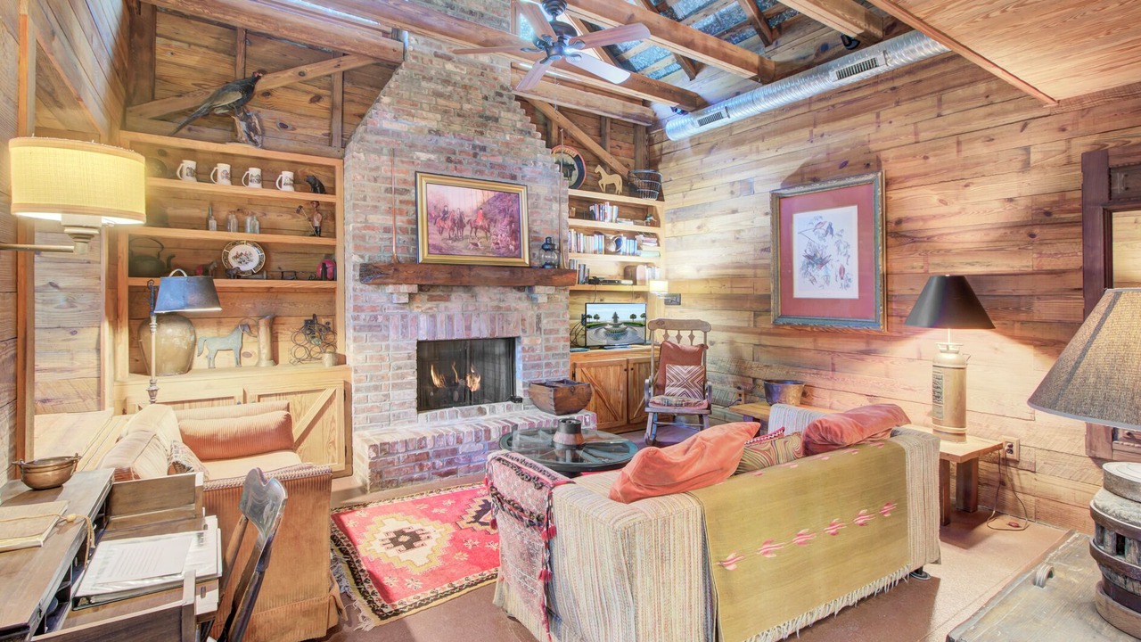 Photo of Livingroom in Summerville Historic District