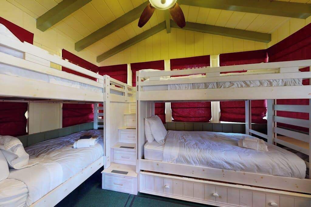 Photo of Bedroom in Lakemont