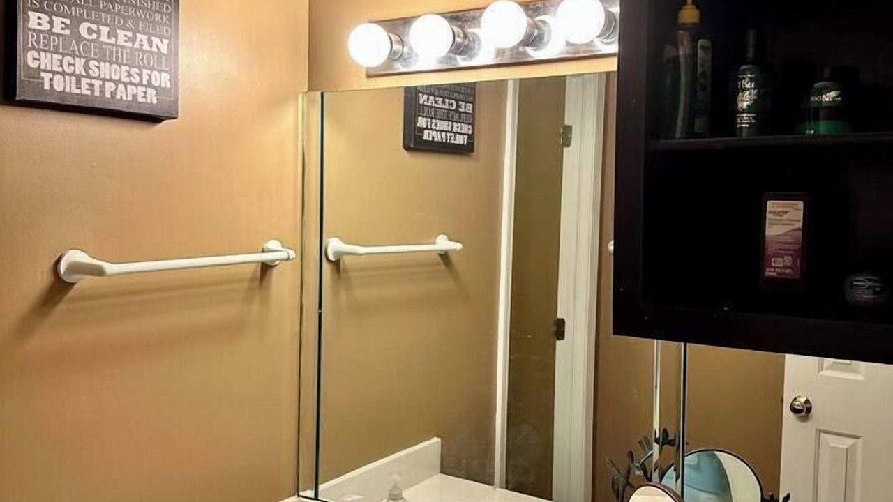 Photo of Bathroom in Huntcliff