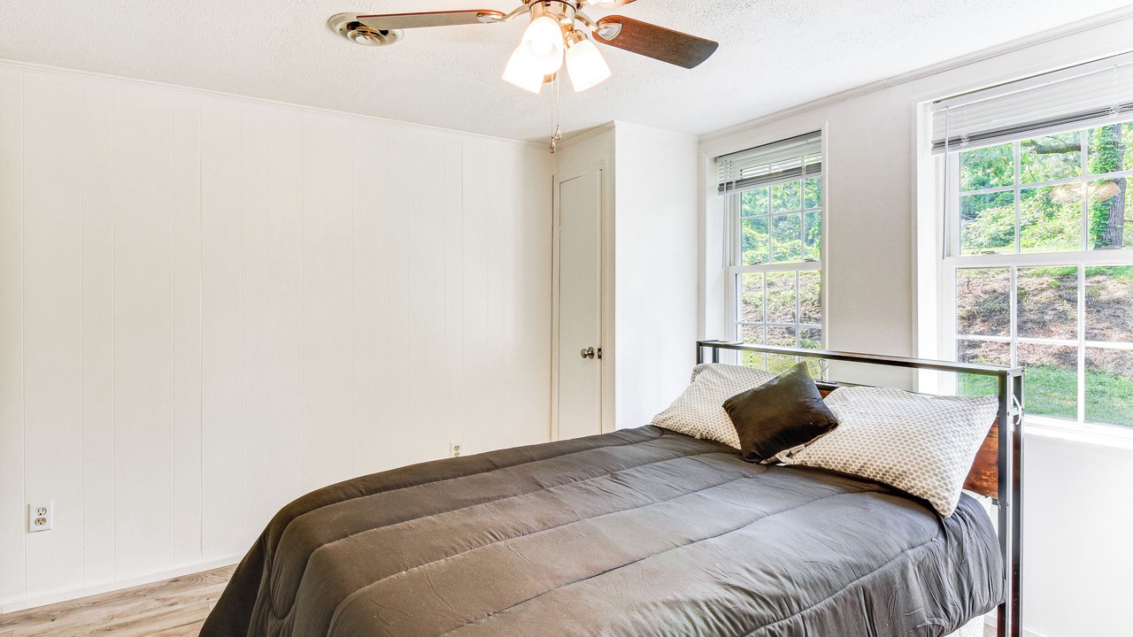 Photo of Bedroom in Seneca
