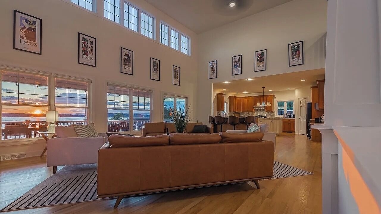 Photo of Livingroom in Saratoga Springs