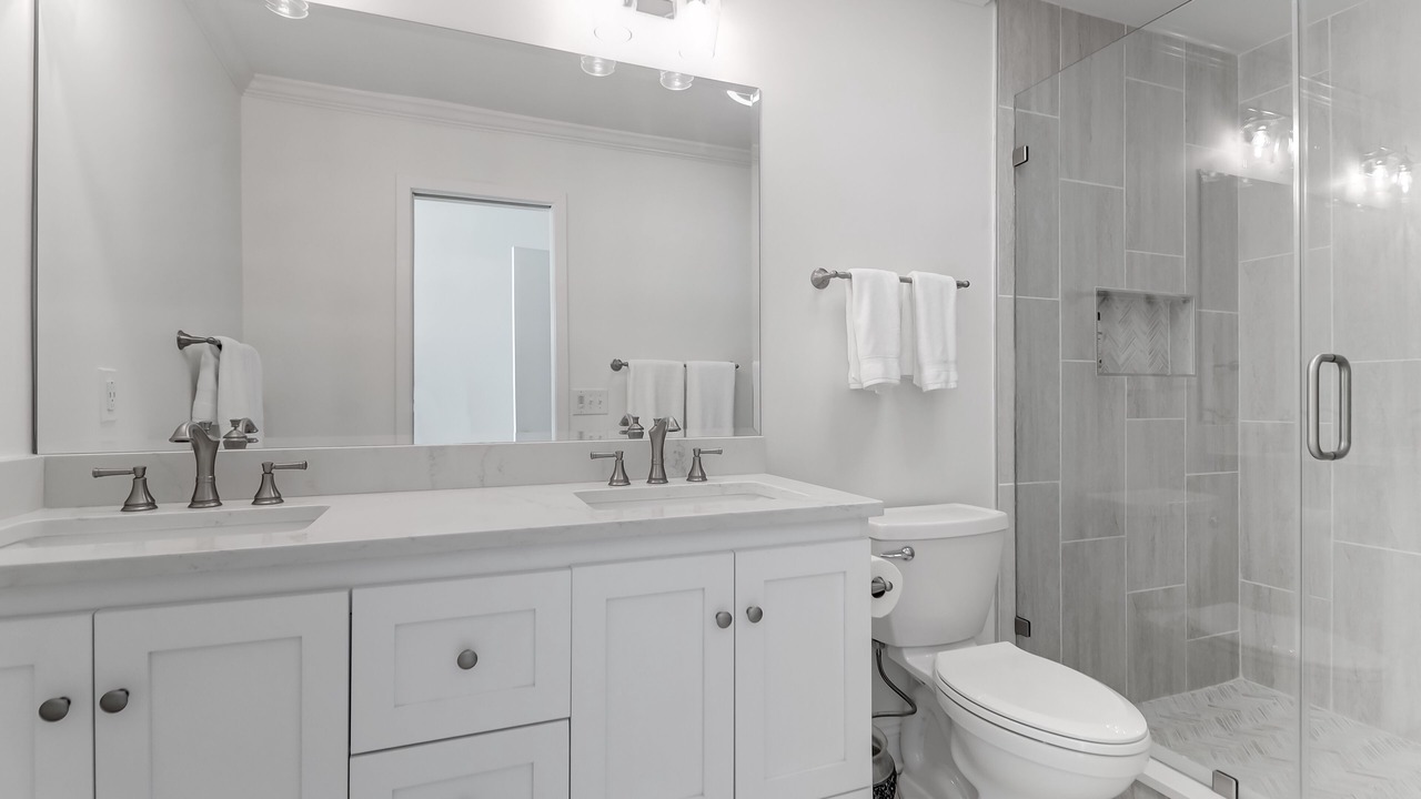 Photo of Bathroom in Pelican Bay