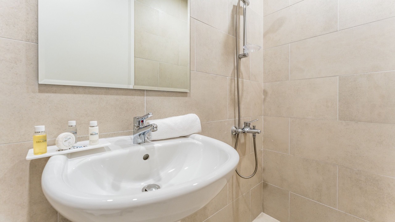 Photo of Bathroom in Umm Suqeim 3