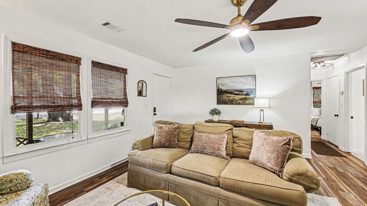 Photo of Livingroom in Mount Pleasant