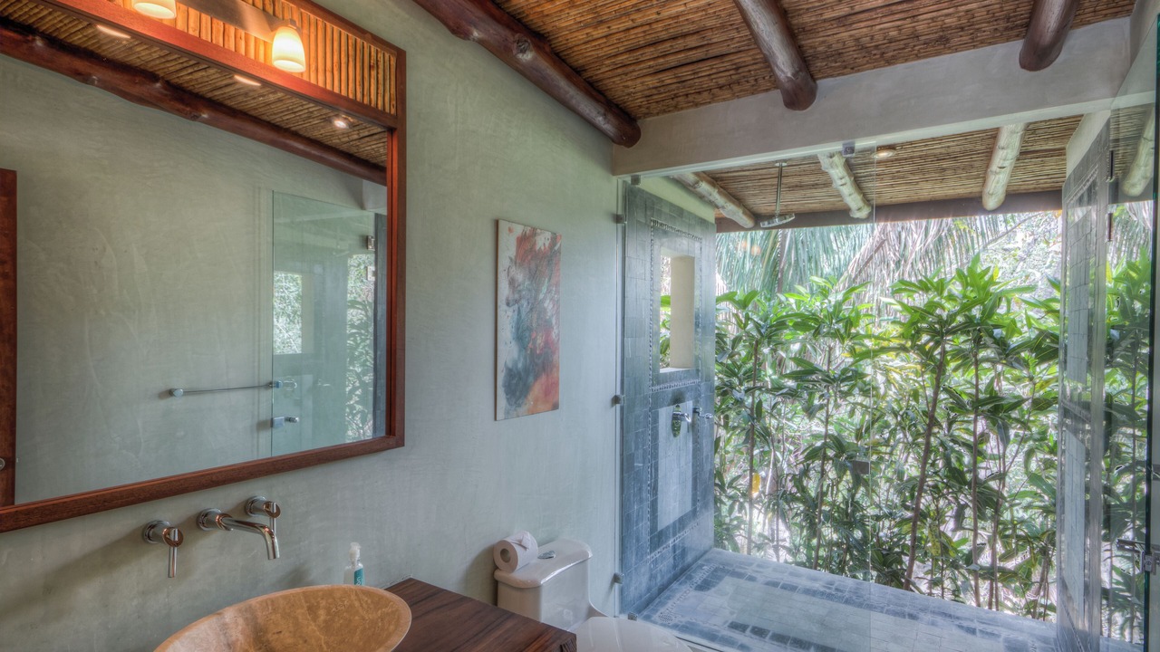 Photo of Bathroom in Garza