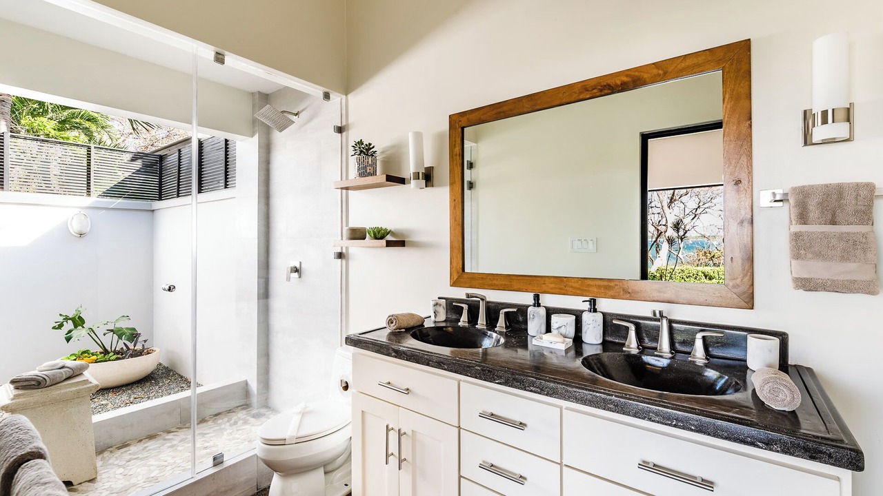 Photo of Bathroom in Playa Langosta