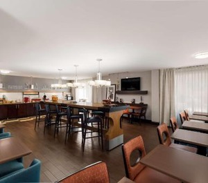 Hampton Inn Airport 