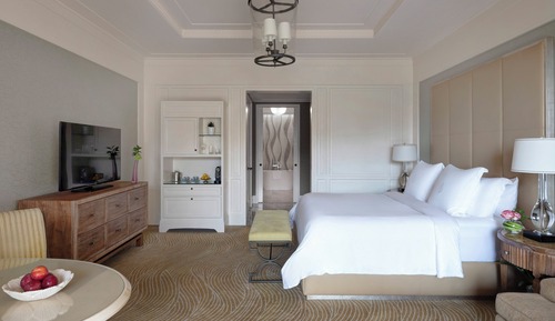 Deluxe Room, 1 King Bed, City View