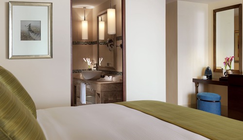Fairmont Heritage Room, 1 King Bed, Partial Sea View