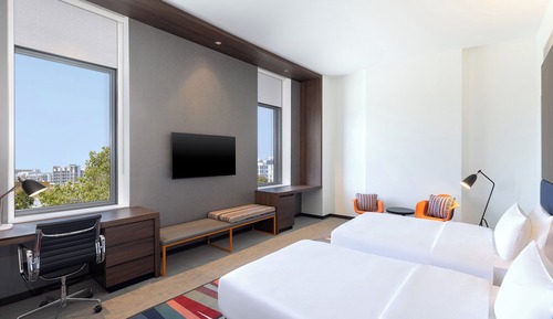 Room, 2 Twin Beds, City View