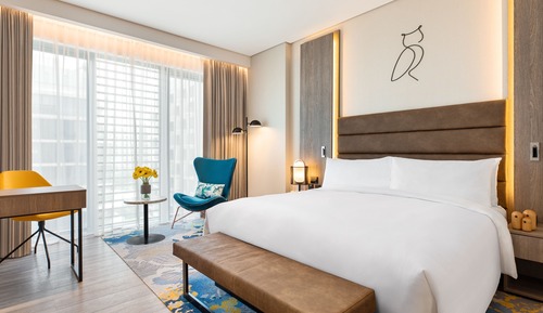 Deluxe Room, 1 King Bed, City View