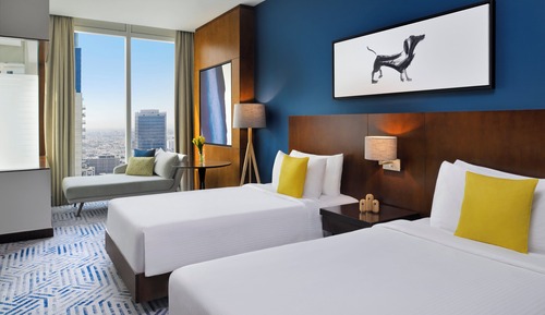 Club Room, 2 Twin Beds, City View