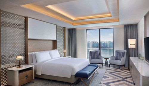 Suite (Ambassador, Theme Park Access)