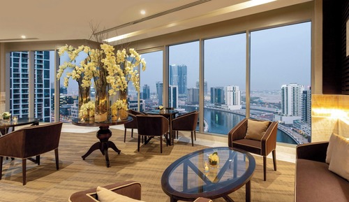 Club Level Junior Suite, 1 King Bed, Canal View