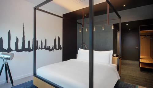Room, 1 King Bed (Creek View)