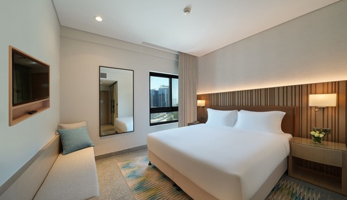 Room, 1 King Bed, Pool View