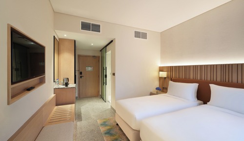 Room, 2 Twin Beds, City View