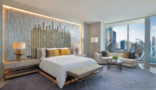 Signature Suite, 1 King Bed, Canal View