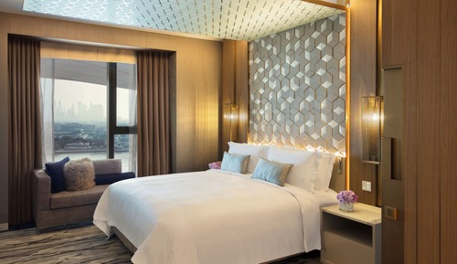 City Room, 1 King Bed, City View