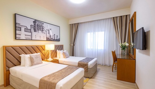 Deluxe Studio, 2 Twin Beds, Balcony, City View
