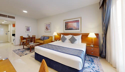 Deluxe Studio, 1 King Bed, Balcony, City View