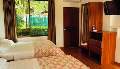 Standard Room, Roll-in Shower