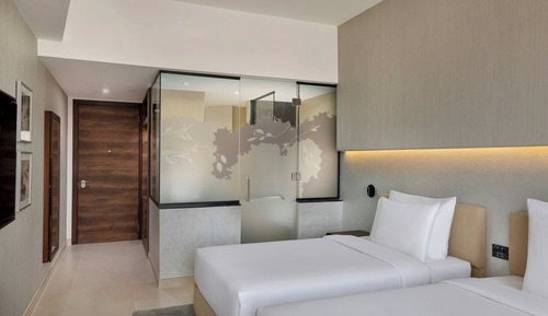 Club Twin Room - Club Level