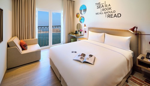 Room, Sea View (Rover)
