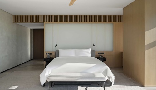 SIRO Premium Room, 1 King Bed, complimentary AED 200 recovery credit and lifestyle consultation