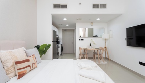 Superior Studio, 1 Queen Bed, Lake View