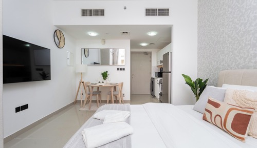Premier Studio, 1 Queen Bed, Lake View