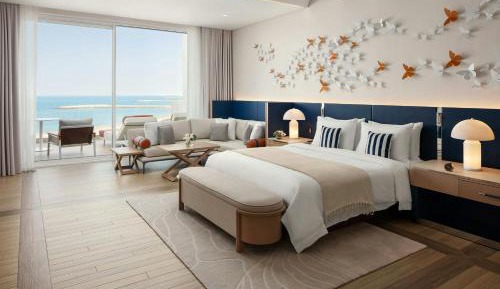 Pearl King Suite with Balcony and Sea View