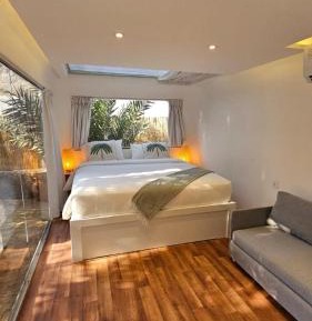 Deluxe Room (2 Adults + 1 Child)