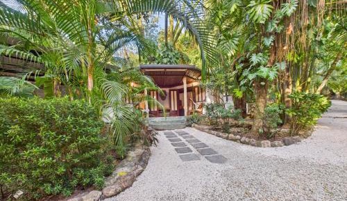 Bungalow with Garden View