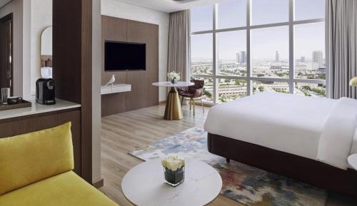 Deluxe King Room with Panoramic City View (Free Shuttle to the Beach, Mall & Metro Station) 