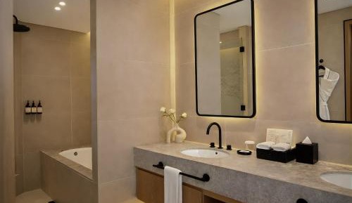 Grand Deluxe City View King Room