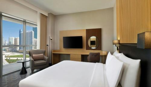 Premier King Room with Pool View and Soluna Access