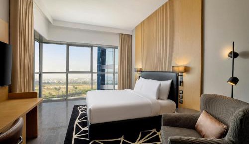 Deluxe King Room with City View