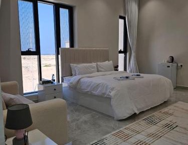 Deluxe Double Room with Side Sea View