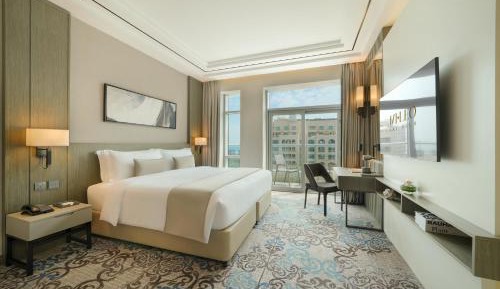 Deluxe King Room with Free Beach Access, Enjoy exclusive 25% discounts on F&B, Spa, and Laundry