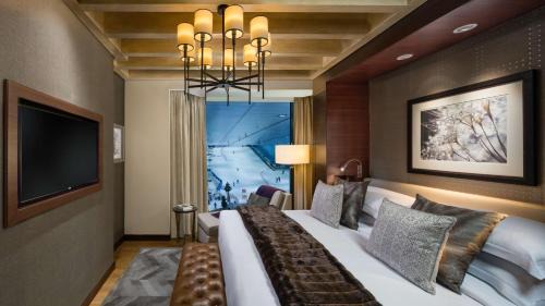 Duplex Aspen Ski Chalet - Access to Snow Park in Ski Dubai for 2, Private Butler, Lounge Access including Afternoon Tea, Evening Cocktail Hours, Soft Refreshments & Canapes