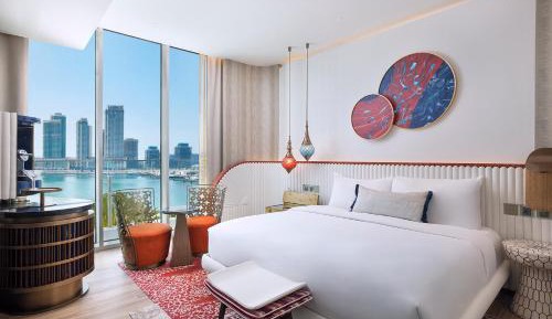 Deluxe Corner King Room with Harbor View and Balcony