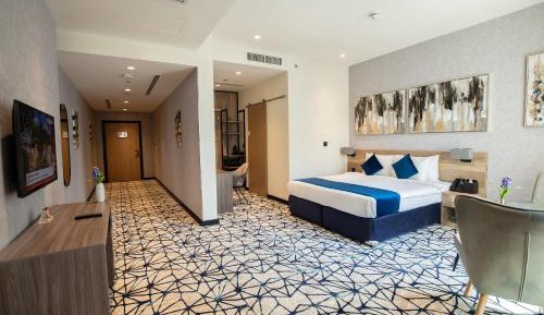 Executive Suite with Living Area (includes 15% off F&B)