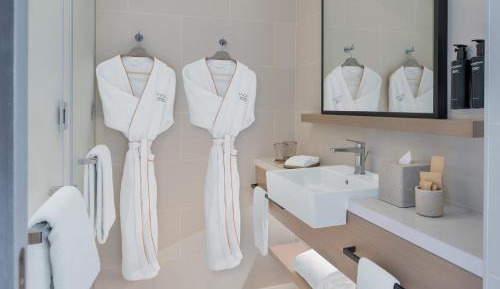 City View Deluxe Room with Private Balcony Twin 