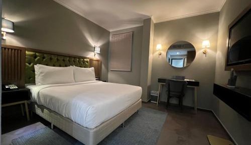 Standard Queen Room