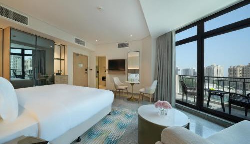 Guest Room with Balcony - King Bed
